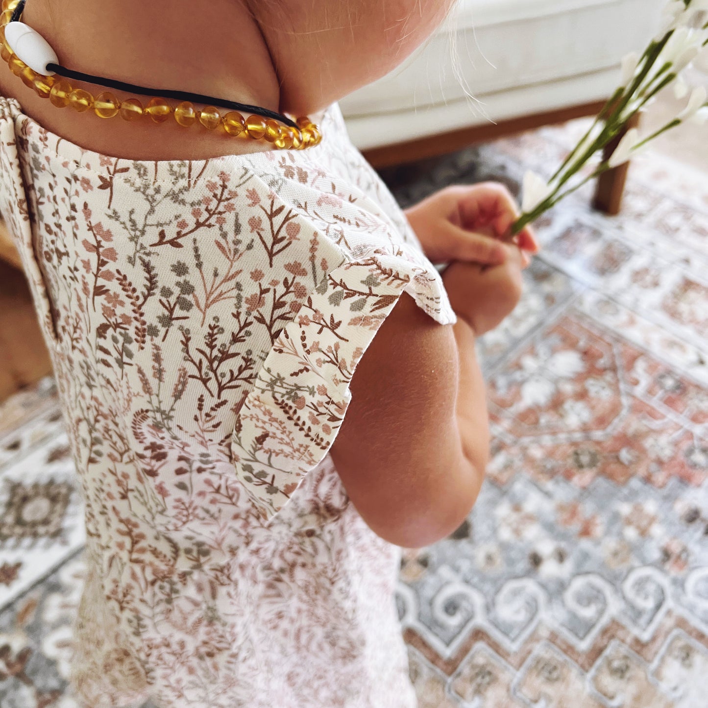 Vestido escalonado orgánico Tilly para bebés y niños - Floral marino