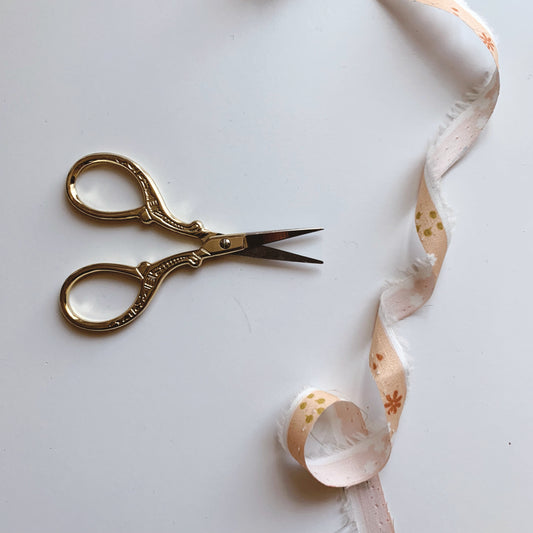 Tijeras de bordar de acero inoxidable dorado estilo antiguo Leyah