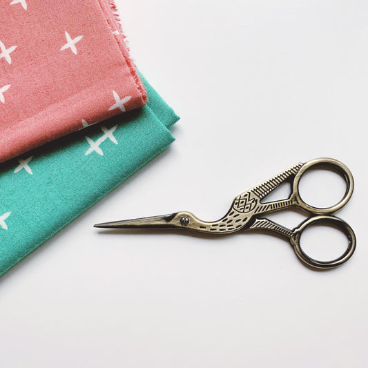 Tijeras de bordar de acero inoxidable estilo antiguo con forma de cigüeña de color plateado