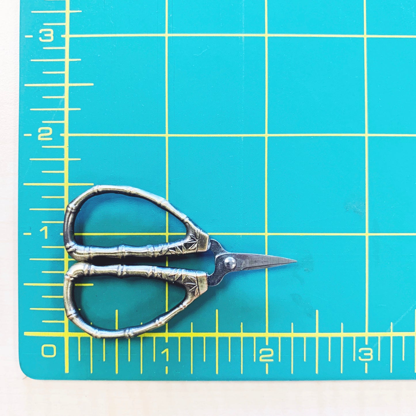 Mini Totem Vintage Gold Stainless Steel Embroidery Scissors