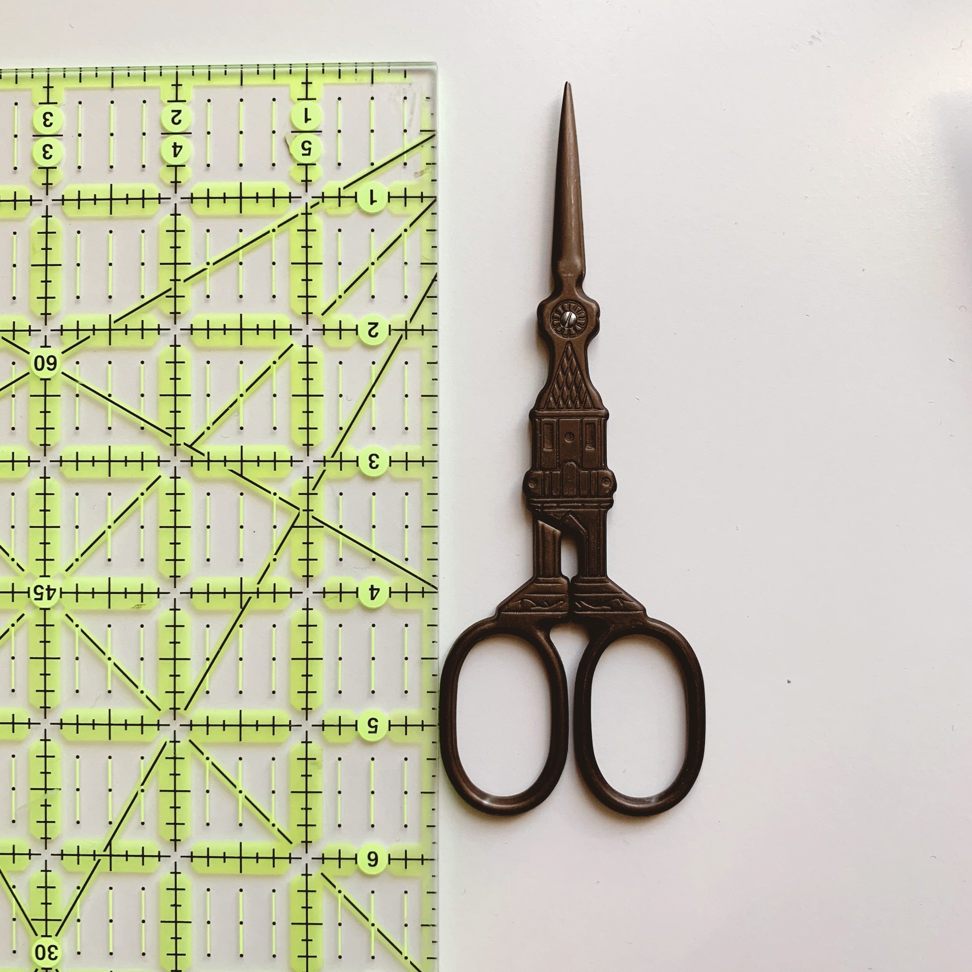 Big Ben London Embroidery Scissors - Chocolate Brown 5.6