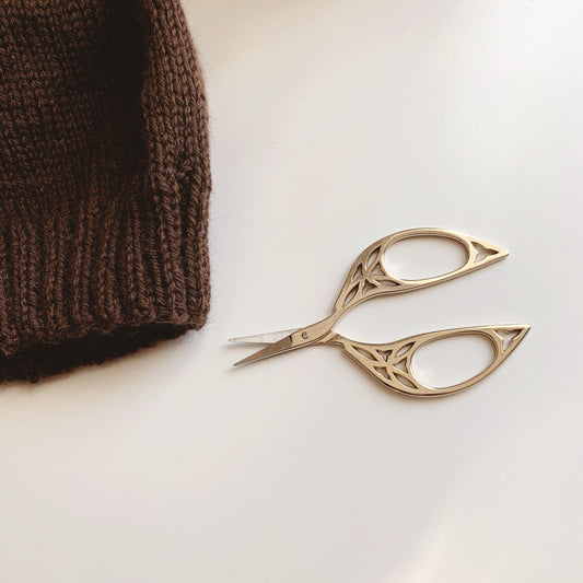 Tijeras de bordar de acero inoxidable con acabado dorado envejecido Galadriel