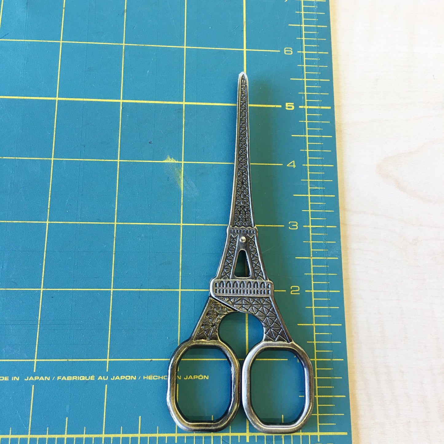 Paris Eiffel Tower Antiqued Gold Stainless Steel Embroidery Scissors