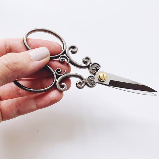 Dark Silver Vieira Scalloped Antique Style Stainless Steel Embroidery Scissors