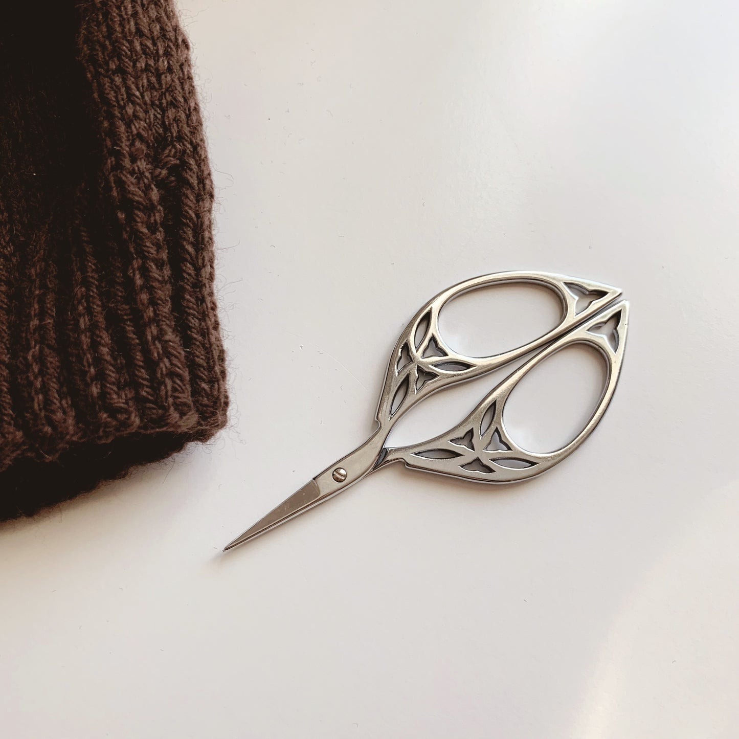 Tijeras de bordar de acero inoxidable envejecido en plata Galadriel