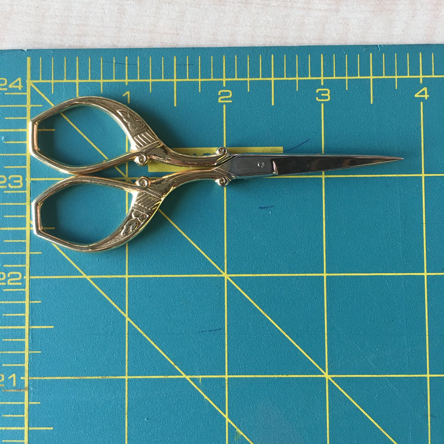 Antique Style Gold Stainless Steel Embroidery Scissors